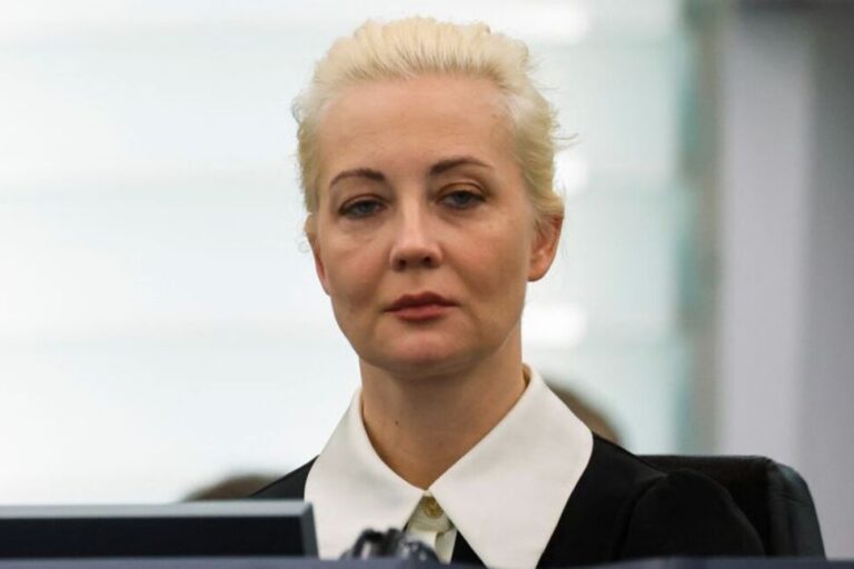 Gruaja e Navalny refuzon rezultatet se ai vdiq nga kombinimi i sëmundjeve
