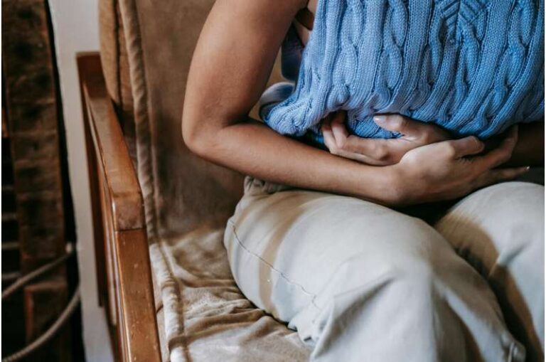 Gratë me endometriozë në rrezik më të madh të sulmit në zemër dhe goditje në tru, zbulon hulumtimi