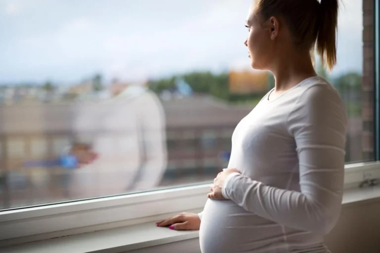 Ekspozimi ndaj kimikateve gjatë shtatzënisë lidhet me rreziqet e mbipeshes