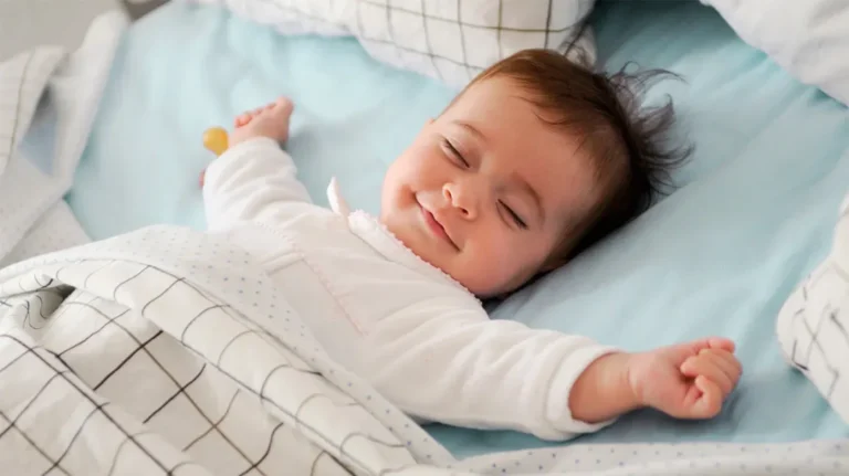 Shumë foshnje në SHBA vazhdojnë të flenë në pozita që rrisin rrezikun e SIDS