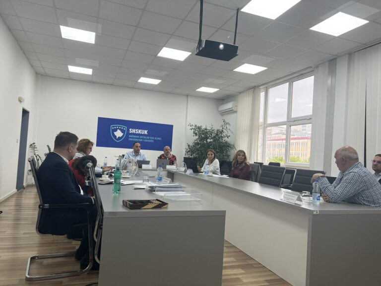 Bordi i SHSKUK-së themelon dy shërbime të reja: Farmacinë klinike dhe toksikologjinë
