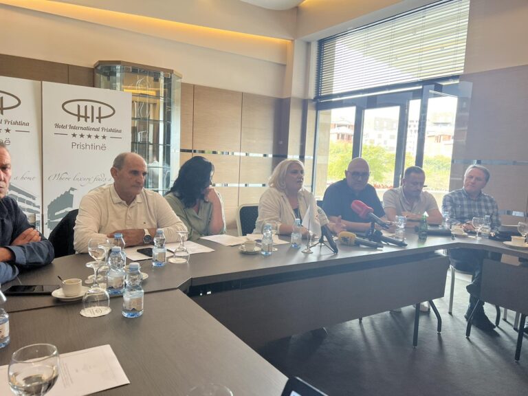 FSSHK: Qeveria na gënjeu për kontratën kolektive, shëndetësia ka degraduar, po mbyllen shërbime