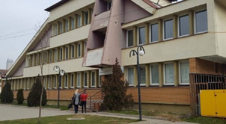 Mjeku familjar thotë se disa specialistë po i trajtojnë pandërgjegjshëm pacientët në faza terminale