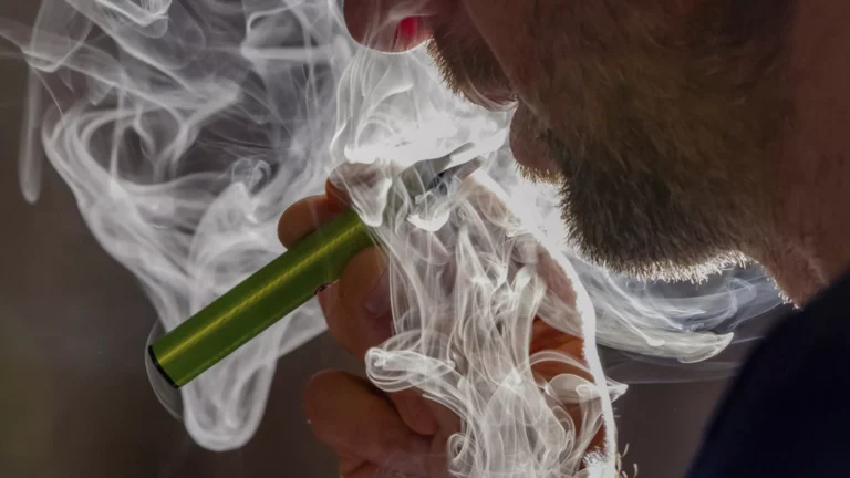 Belgjika do të jetë shteti i parë i BE-së që do të ndalojë shitjen e cigareve elektronike