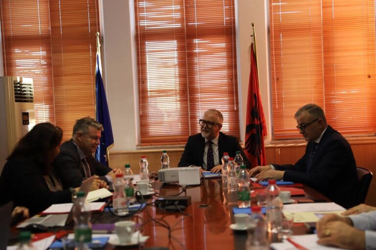 Vitia takohet me ambasadorin e Luksemburgut, bien dakord për investime të reja në shëndetësi