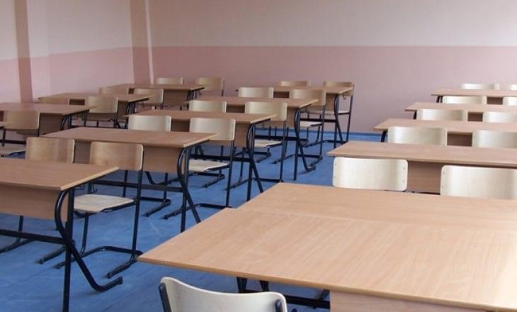 Sociologu Jeton Brajshori ngre alarmin për një lojë të rrezikshme që po luhet nëpër shkolla