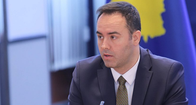 Glauk Konjufca bëhet baba për herë të tretë