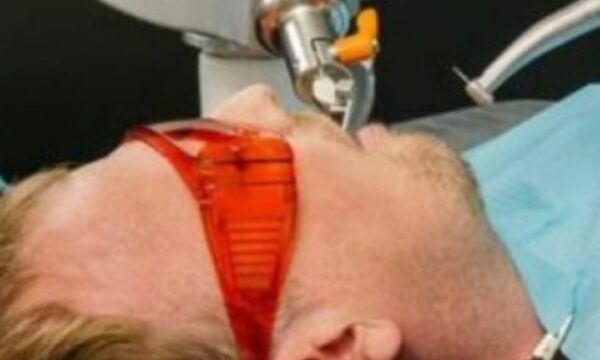 Për herë të parë një robot ‘dentist’ kryen procedurën te një pacient