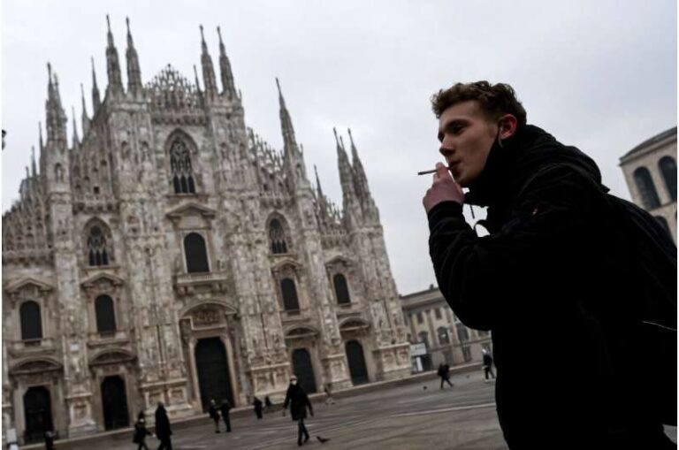 Milano ndalon rreptësisht pirjen e duhanit në ambiente të jashtme