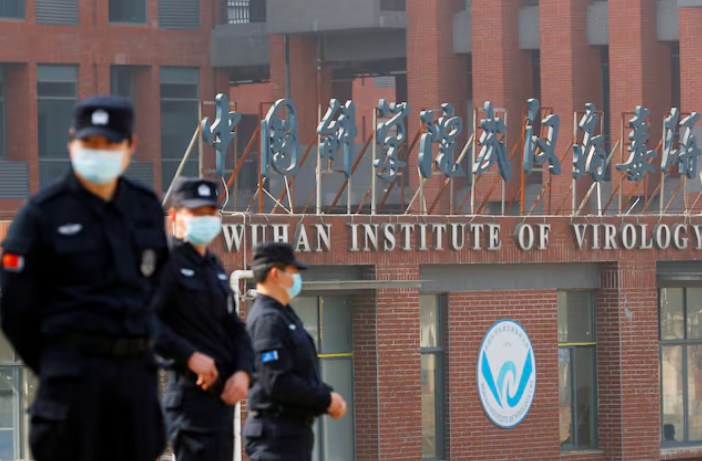 Kina thotë se instituti Wuhan nuk ishte i përfshirë në krijimin e virusit COVID-19
