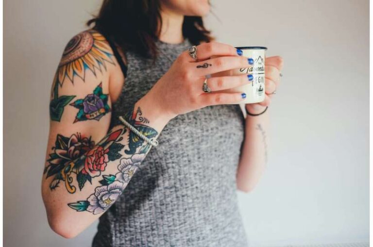Bojëra për tatuazhe: Sa ngjyrë futet në trup?