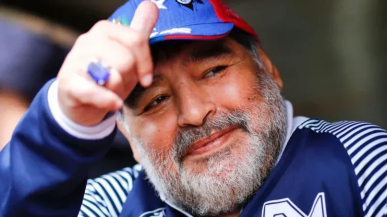 Ekipi mjekësor i Maradonas përballet me gjyq katër vjet pas vdekjes së ikonës së futbollit