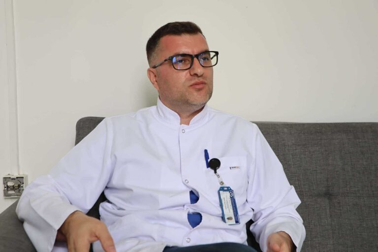 Ndikimi i agjërimit në shëndetin e lukthit – flet Dr. Jeton Bytyqi, gastronterolog në QKUK Dr. Jeton Bytyqi- Gastroeneterolog Foto: Gazeta Shneta