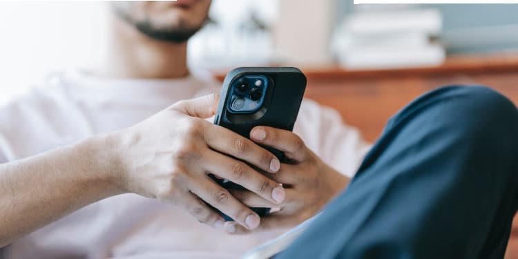 Terapisti në xhepin tuaj: Si një aplikacion smartphone mund të transformojë kujdesin për shëndetin mendor