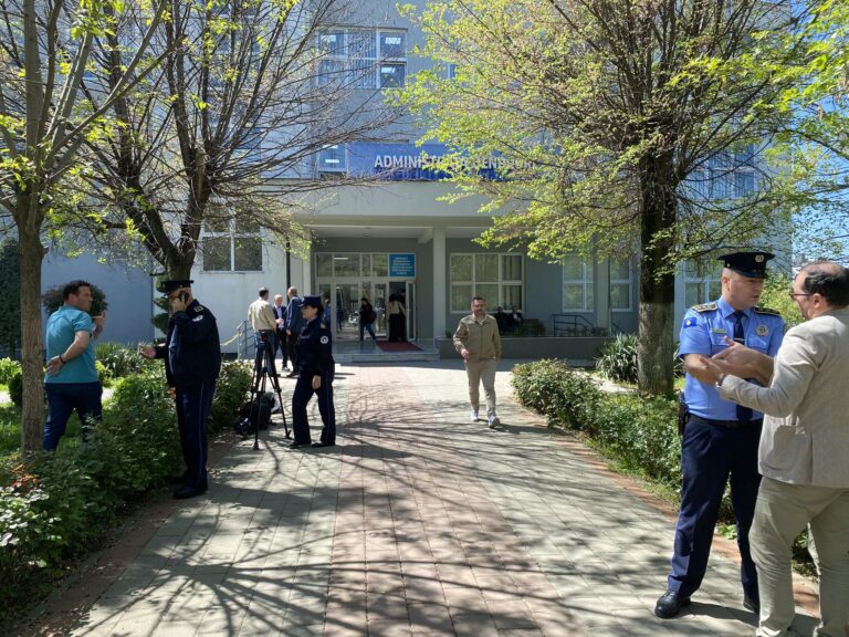 “S’kam kurrëfarë obligimi ndaj askujt” – deklarata e Hajdarit pas djegies së veturës