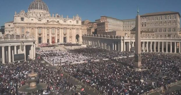 Sot i jepet lamtumira e fundit Papa Françeskut – qindra mijëra njerëz pritet të marrin pjesë në funeral, përfshirë udhëheqës botërorë