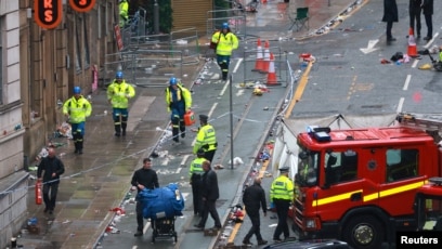 Vetura u përplas me tifozë në Liverpool, 27 persona dërgohen në spital