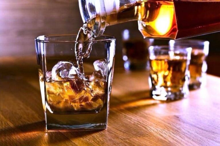 Kirurgjia për humbje peshe lidhet me rrezik më të lartë për çrregullim nga alkooli