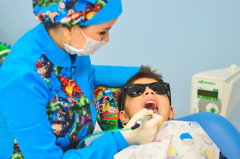 Shëndeti i dobët oral në fëmijëri lidhet me rrezik më të lartë për sëmundje të zemrës