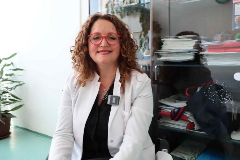 Anesteziologjia, profesioni që shpëton jetë në heshtje: Dr. Agreta Gecaj – Gashi flet për sfidat dhe përgjegjësitë në sallën operative