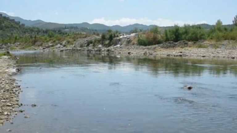 Tragjedi në Elbasan, gjendet i vdekur në lumin Shkumbin një fëmijë 6-vjeçar