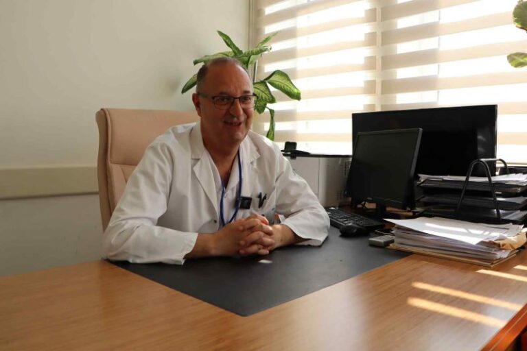 Mbi 20 mijë anestezione në QKUK vitin e kaluar me vetëm 44 anesteziologë – Intervistë me drejtorin e Klinikës së Anesteziologjisë, Dr. Gazmend Spahiu