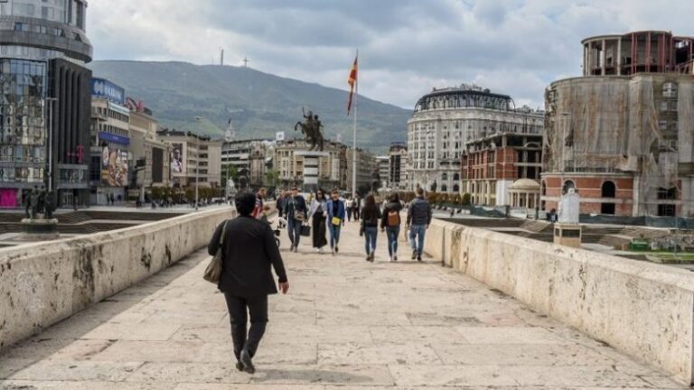 Në Maqedoninë e Veriut, gratë jetojnë rreth 4.4 vjet më shumë se burrat