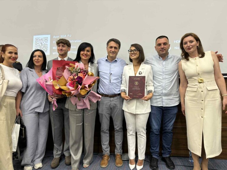 Diplomon vajza e komandant Calit