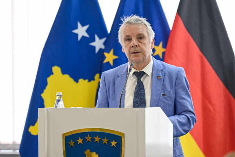 Ambasada gjermane i kërkon Kurtit të mos i ndërtojë urat mbi Ibër – i sugjerojnë të investojë në arsim dhe sigurime shëndetësore