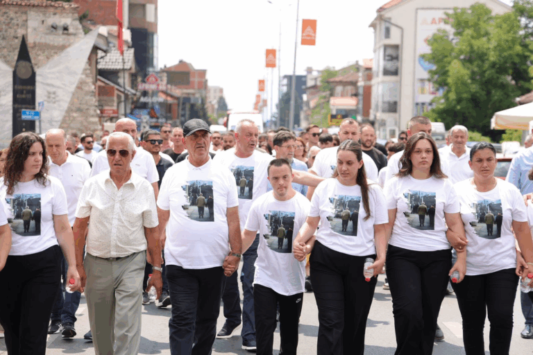 Një ecje simbolike nën moton “Hapave të Sadriut dhe Azemit”