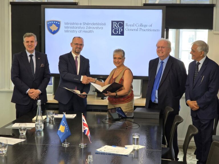 Kosova dhe RCGP nënshkruajnë marrëveshje për akreditimin e Mjekësisë Familjare