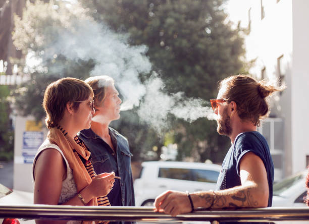 Britania synon ta bëjë vape më pak tërheqës për fëmijët, propozohen paketime pa ngjyra dhe kufizime për aromat