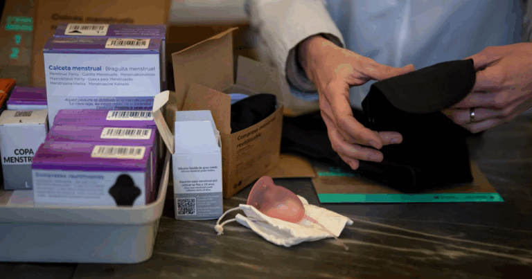 Kimikatet “e përjetshme” në produktet e ripërdorshme menstruale: A janë të rrezikshme për shëndetin?