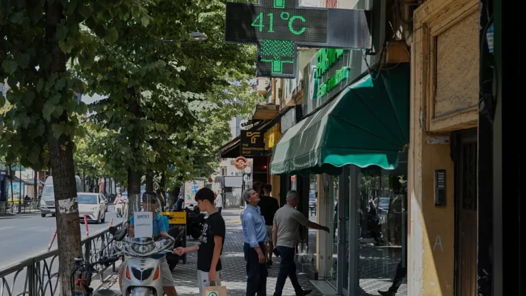 Temperaturat ekstreme janë një emergjencë në rritje për shëndetin publik, paralajmërojnë ekspertët