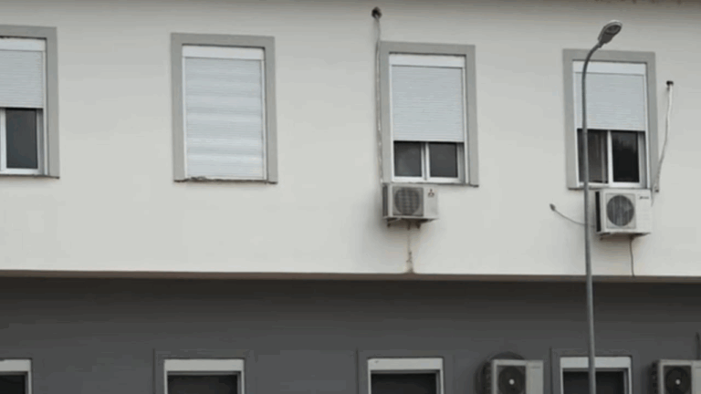 Shqipëri: Plagosi nënën disa herë me thikë, gjykata vendos shtrim në spital psikiatrik për autorin