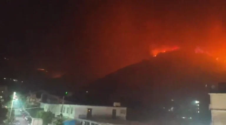 Shqipëri: Delvina në situatë të jashtëzakonshme nga zjarri, spitali heq bombolat e oksigjenit për shmangien e shpërthimeve