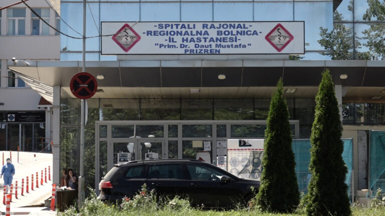 Dy teknikë medicinalë përfundojnë në ndalim – dyshohet se kanosën drejtorët e Spitalit Rajonal në Prizren