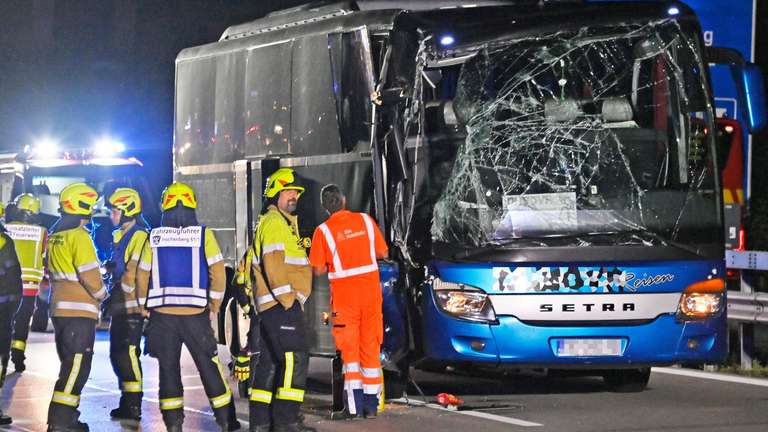 Raportohet se një autobus nga Kosova është përplasur me një kamion në Gjermani – 30 të lënduar, dy në gjendje të rëndë