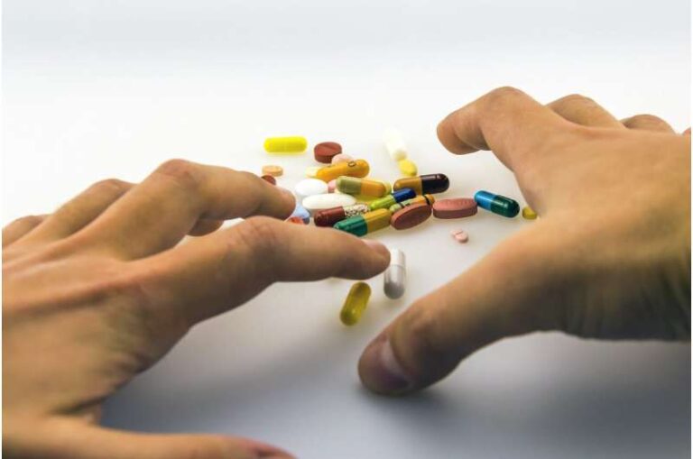 Alarm në SHBA: Shumë të rinj po humbin jetën nga mbidoza me opioide dhe substanca të kombinuara