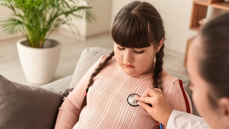 UNICEF: Për herë të parë, fëmijët obezë tejkalojnë ata nën peshë