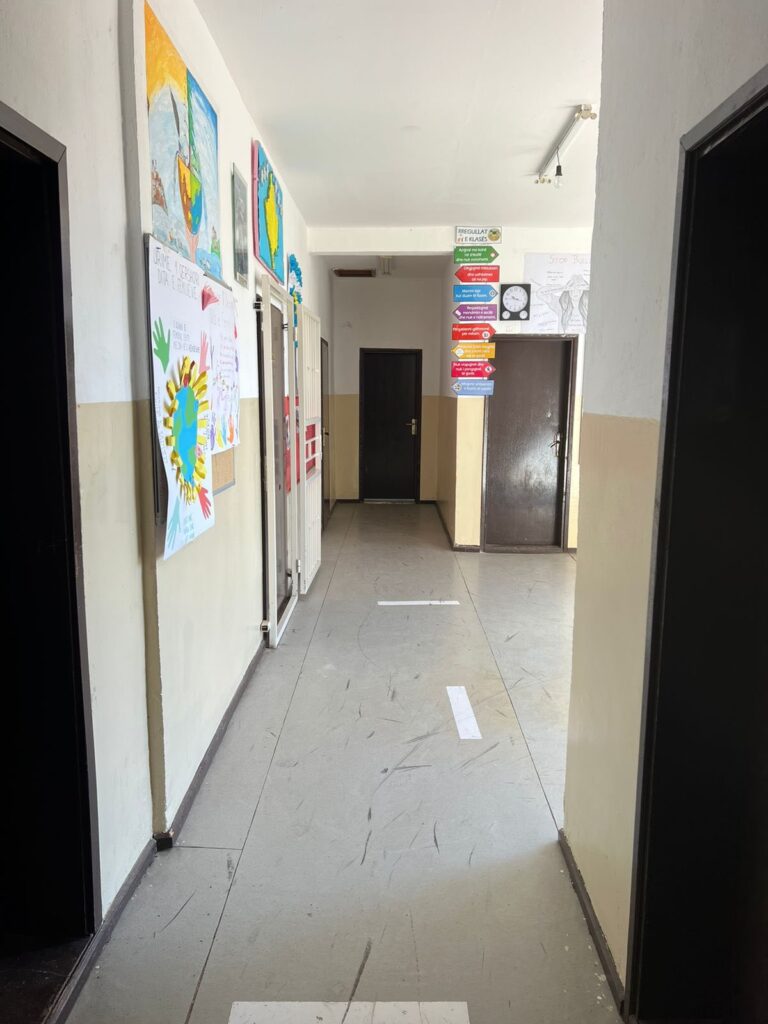 Nis cikli i vizitave për vlerësimin e kushteve higjieniko-sanitare në shkollat e Mitrovicës