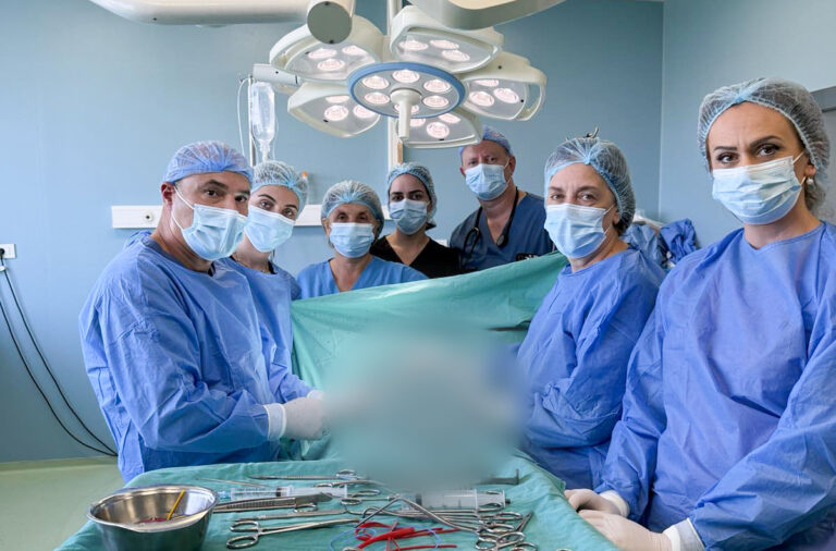 QKUK realizon operacion të avancuar në arterien karotide pa anestezion të përgjithshëm