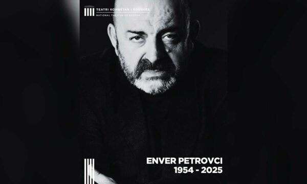 Teatri njofton për vdekjen e Enver Petrovcit: Informacionet për varrimit dhe mbledhjen komemorative bëhen të ditura në ditët në vijim