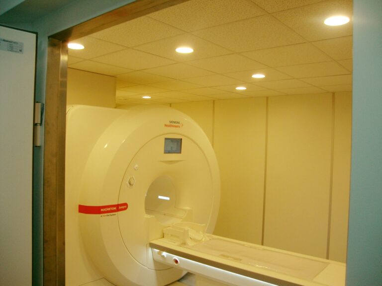 10 MRI të kryera në 24 orët e fundit në Spitalin e Pejës