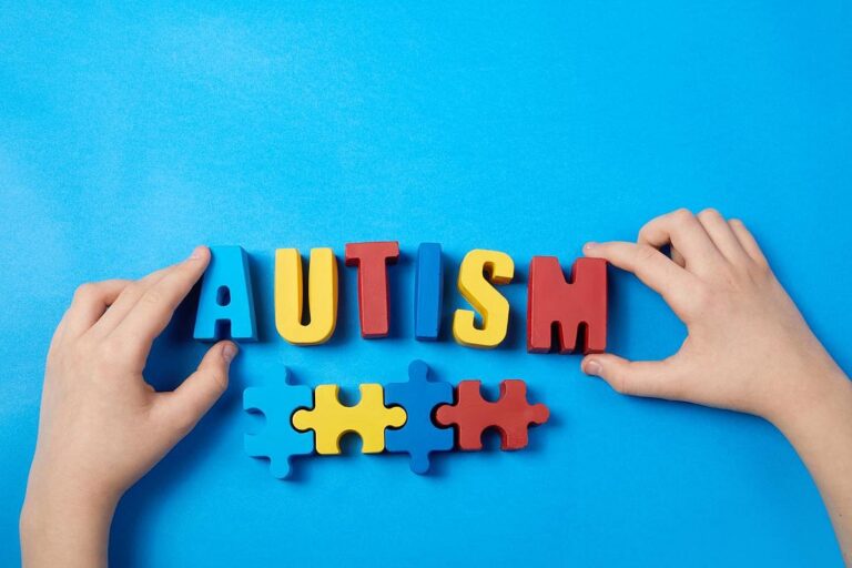 Ilaçi për Alzheimerin mund të përmirësojë funksionimin social tek fëmijët me autizëm