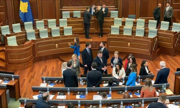 Kushtetuesja: 12 ditë kohë për ta konstituuar kuvendin, deputetët duhet të marrin pjesë në votim