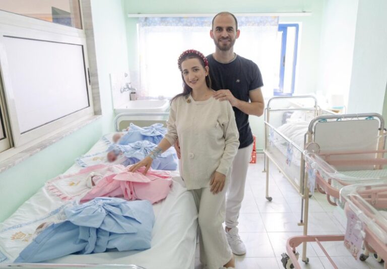 Gruaja në Tiranë sjell në jetë katërnjakë të shëndetshëm