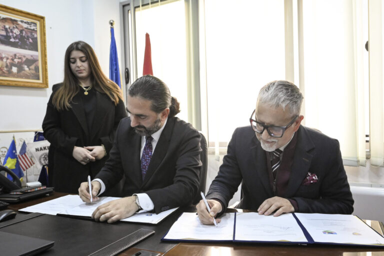 Nënshkruhet marrëveshja 2.5 milionë euro mes Ministrisë së Shëndetësisë dhe Komunës së Fushë Kosovës për ndërtimin e QKMF-së