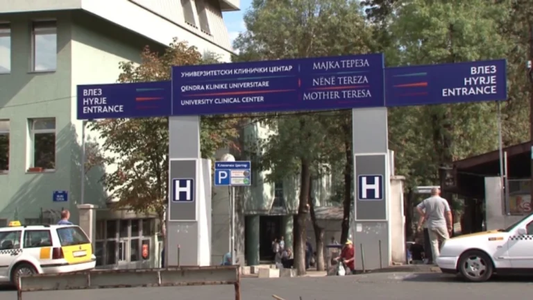 Humb jetën një fëmijë dyvjeçar në Maqedoni, u godit në kokë nga një copë metali natën e Vitit të Ri