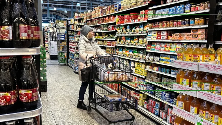 Studim: Ushqimet ultra të përpunuara duhet të rregullohen si duhani